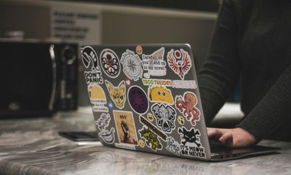 Top 5 modi per realizzare adesivi personalizzati online